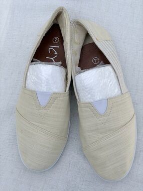 Icy Women's canvas Loafers.Slip on,cream color,striped sides,elastic V-gore.Sz7